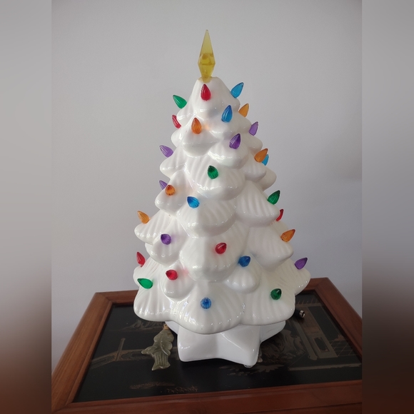 Ceramic White Christmas Tree with Power Supply - Picture 4 of 6